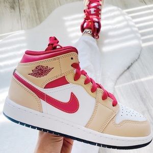 Nike air jordan 1 mid sneakers